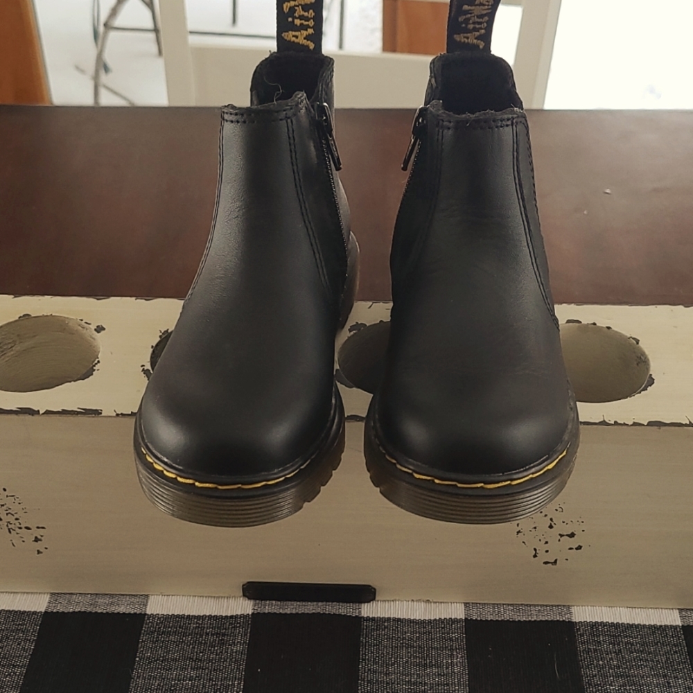 Kids black Dr Martens Chelsea boots